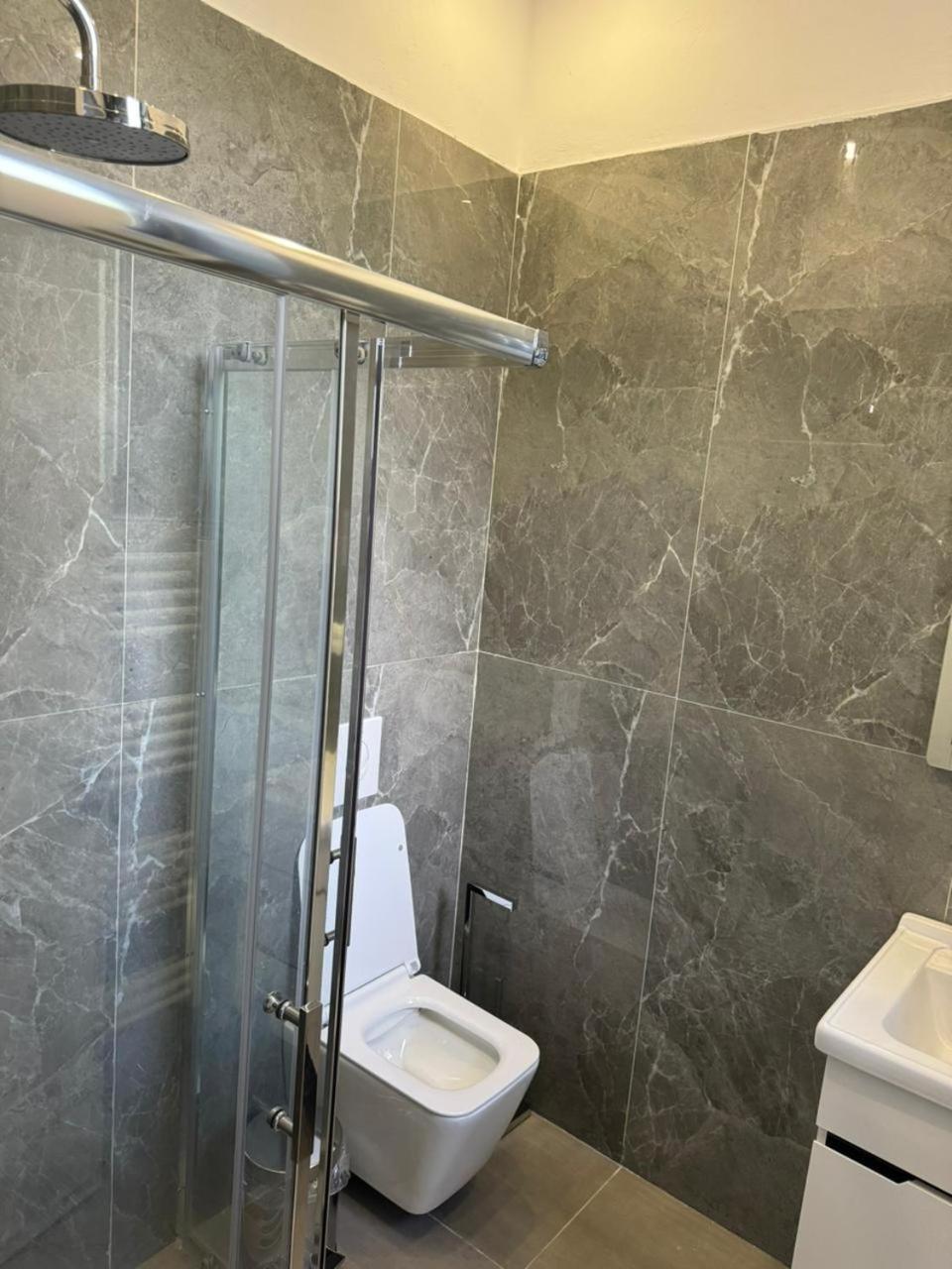 טיראנה Vila 21 At Blloku Area מראה חיצוני תמונה